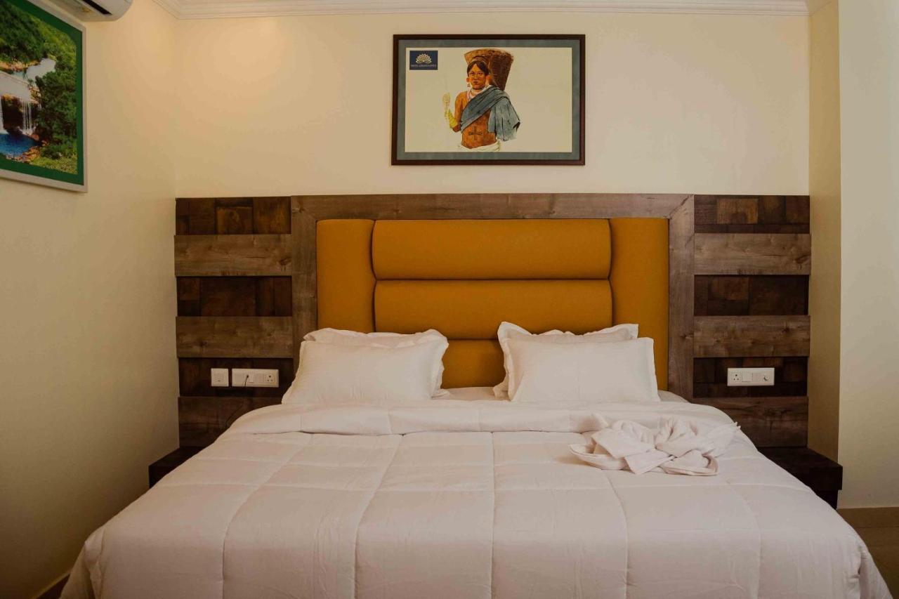 Hotel Grand Lotus Dimāpur エクステリア 写真