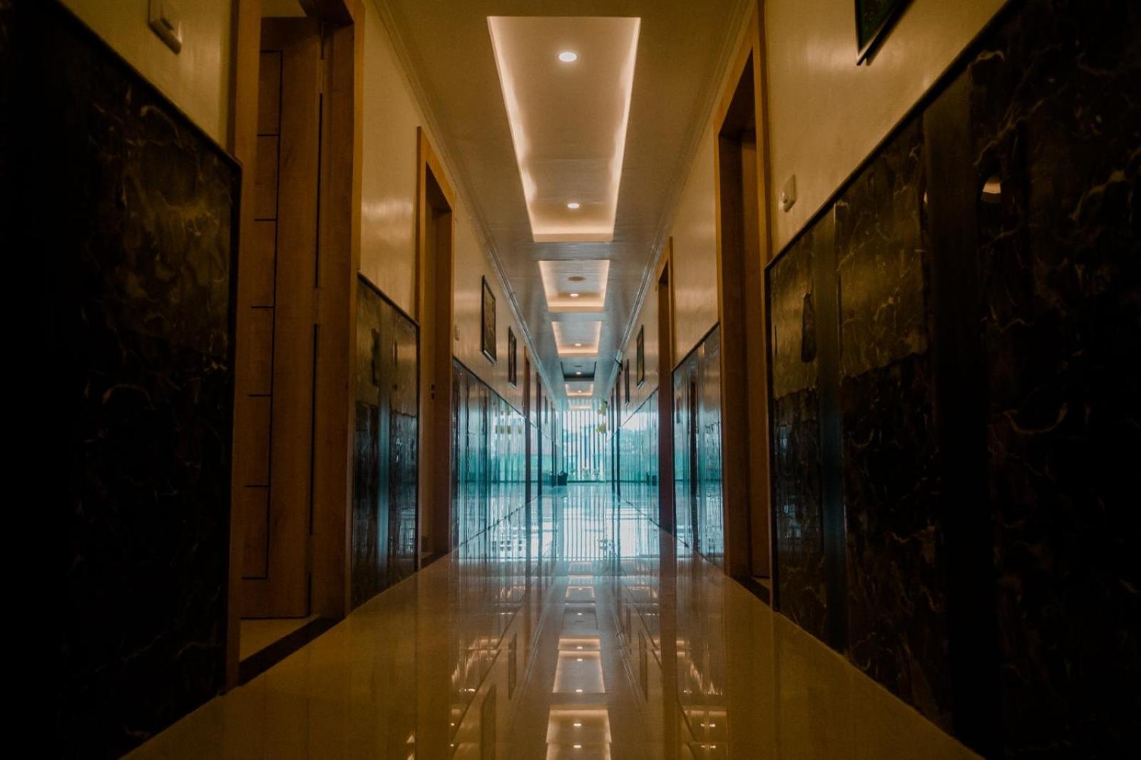 Hotel Grand Lotus Dimāpur エクステリア 写真