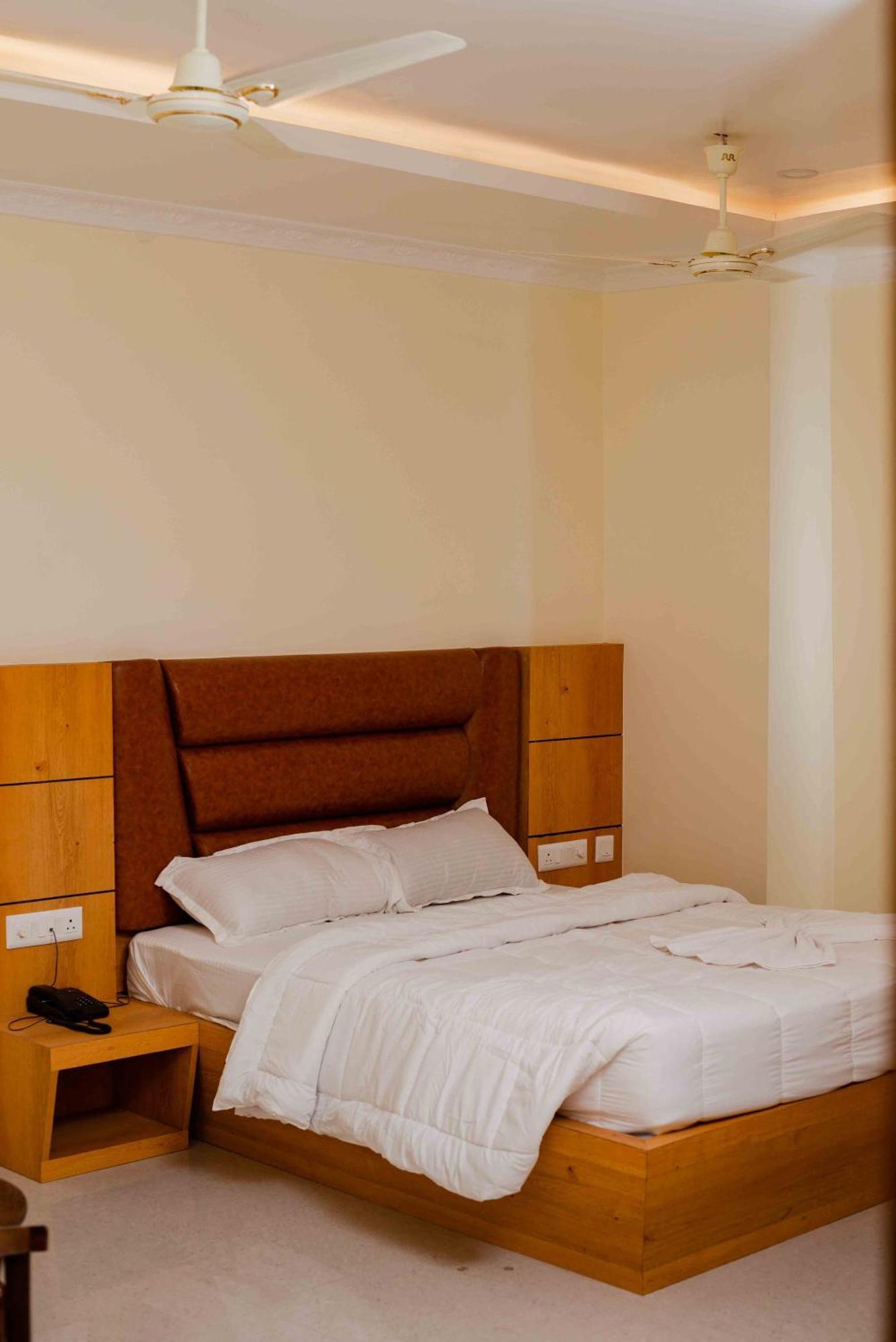 Hotel Grand Lotus Dimāpur エクステリア 写真
